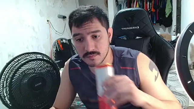 Snapshot of Leonino231 chatting on May 2026 10:16:02 PM Leonino231 online show from May 2026 10:16:02 PM
