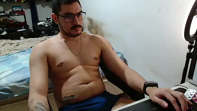 Leonino231 online show from April 2026 09:39:01 PM