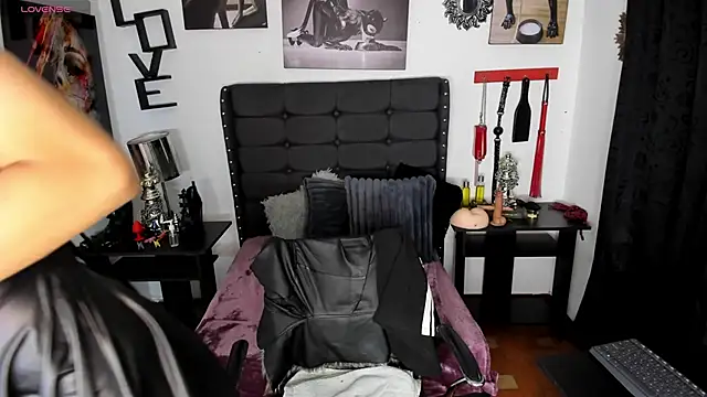 Snapshot of LunarisSmith chatting on February 2026 06:05:02 PM LunarisSmith online show from February 2026 06:05:02 PM