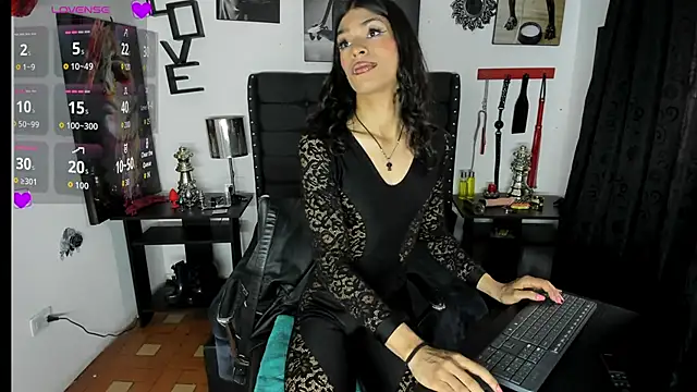 Snapshot of LunarisSmith chatting on January 2026 06:23:01 PM LunarisSmith online show from January 2026 06:23:01 PM