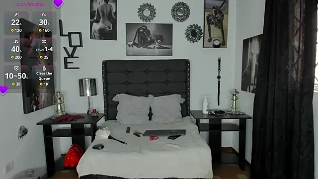 Snapshot of LunarisSmith chatting on November 2025 07:06:01 PM LunarisSmith online show from November 2025 07:06:01 PM