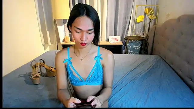 KatieCookie4ux online show from November 2025 06:12:02 PM