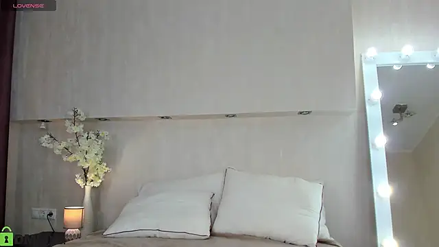 Adelina Bliss online show from May 2026 09:37:01 AM
