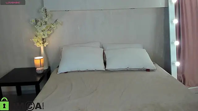Adelina Bliss online show from May 2026 09:45:01 AM