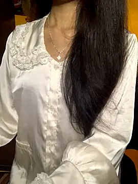 Nhinhi18 online show from October 2025 04:30:02 PM