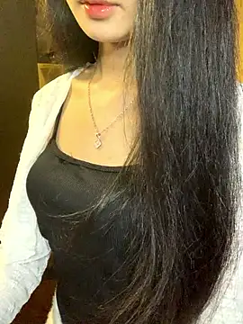 Nhinhi18 online show from April 2026 03:29:01 PM