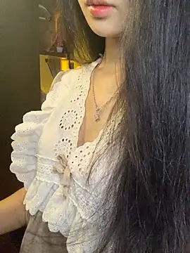 Nhinhi18 online show from April 2026 03:17:01 PM