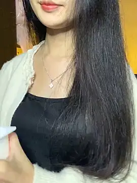 Nhinhi18 online show from December 2025 03:00:01 PM