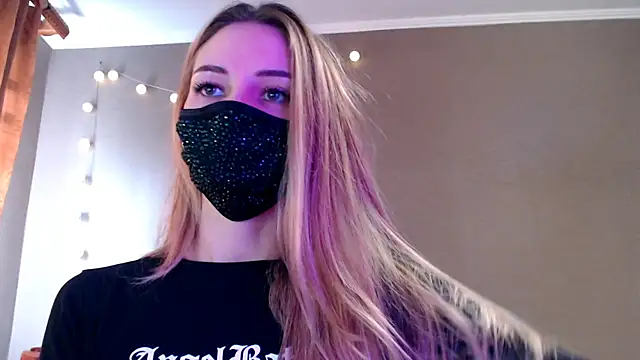 Snapshot of Iris_lave chatting on December 2025 10:03:02 AM Iris lave online show from December 2025 10:03:02 AM