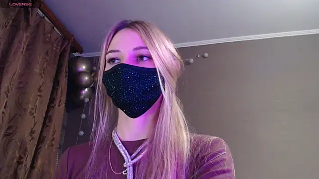 Snapshot of Iris_lave chatting on November 2025 04:43:02 PM Iris lave online show from November 2025 04:43:02 PM