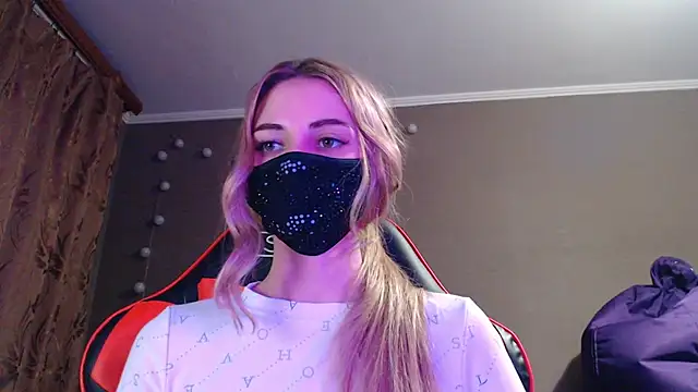 Snapshot of Iris_lave chatting on October 2025 03:32:02 PM Iris lave online show from October 2025 03:32:02 PM