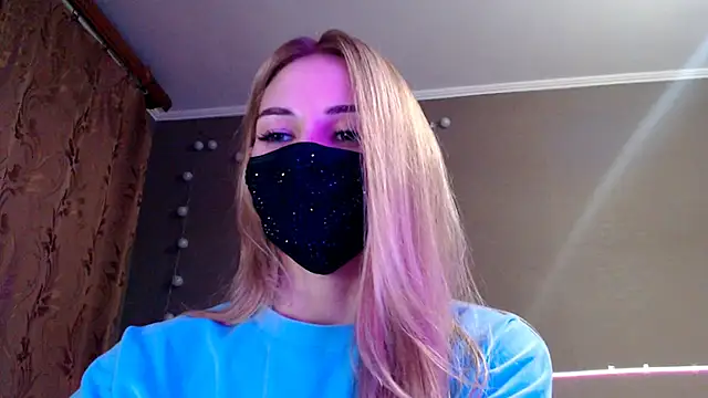 Snapshot of Iris_lave chatting on December 2025 06:17:01 PM Iris lave online show from December 2025 06:17:01 PM