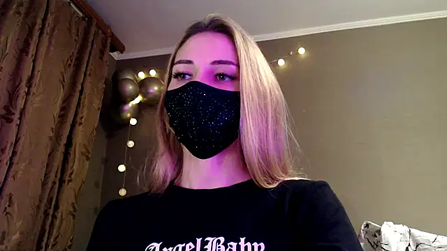 Snapshot of Iris_lave chatting on November 2025 07:25:02 PM Iris lave online show from November 2025 07:25:02 PM