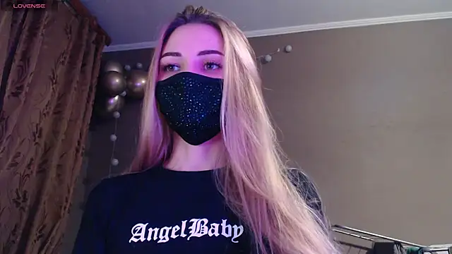 Snapshot of Iris_lave chatting on November 2025 06:33:01 PM Iris lave online show from November 2025 06:33:01 PM