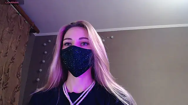 Snapshot of Iris_lave chatting on November 2025 04:23:02 PM Iris lave online show from November 2025 04:23:02 PM