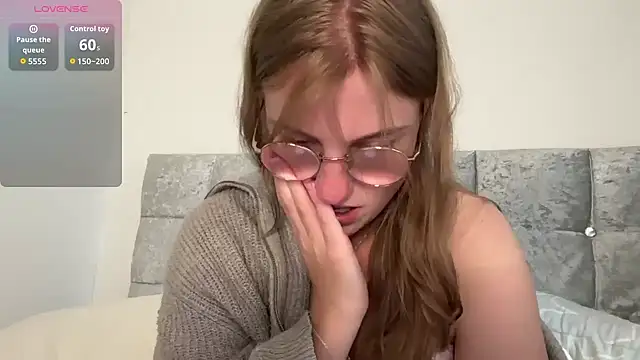 BustyKellyXXX online show from June 2026 07:22:01 PM
