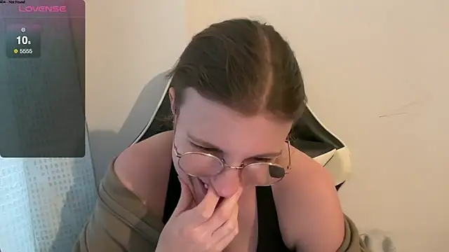 BustyKellyXXX online show from February 2026 04:40:01 PM