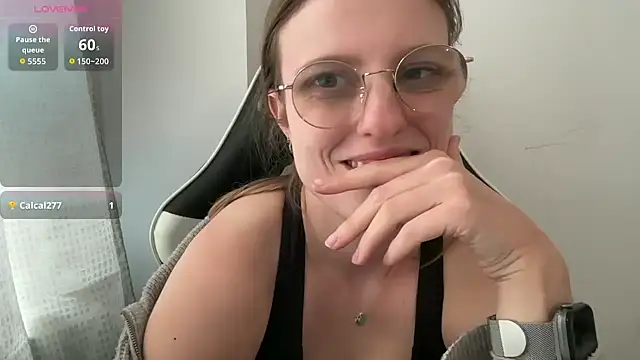 BustyKellyXXX online show from April 2026 01:23:01 PM