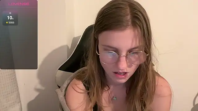 BustyKellyXXX online show from December 2025 07:52:02 PM