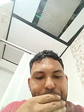 Snapshot of Frank0021 chatting on November 2025 10:14:01 PM Frank0021 online show from November 2025 10:14:01 PM