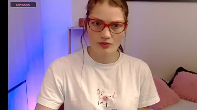 Snapshot of Camila-ventura chatting on June 2026 01:11:02 PM Camila-ventura online show from June 2026 01:11:02 PM