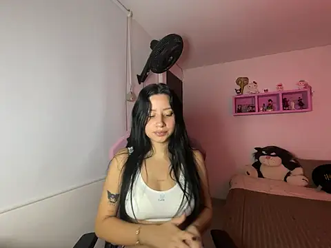 Snapshot of lucy_grey25 chatting on May 2026 05:42:01 PM lucy grey25 online show from May 2026 05:42:01 PM