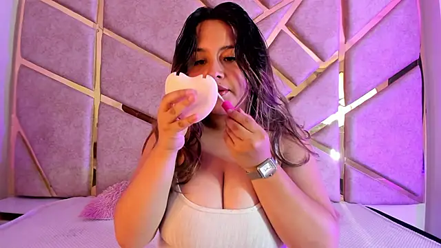 Zafiro claire online show from November 2025 06:44:02 PM