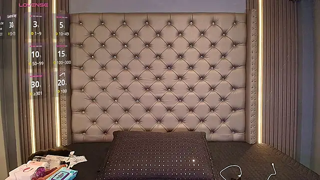 AKANE SA online show from October 2025 12:59:02 PM