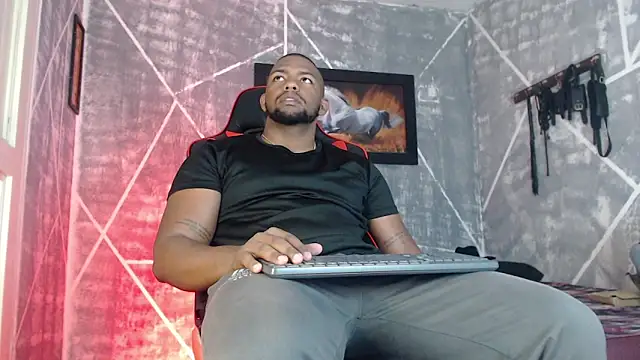 Snapshot of big_blackmen19 chatting on December 2025 05:28:01 PM big blackmen19 online show from December 2025 05:28:01 PM