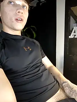 Snapshot of Logan_sixxer chatting on November 2025 10:35:01 PM Logan sixxer online show from November 2025 10:35:01 PM