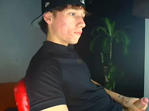 Snapshot of Logan_sixxer chatting on November 2025 11:08:02 PM Logan sixxer online show from November 2025 11:08:02 PM