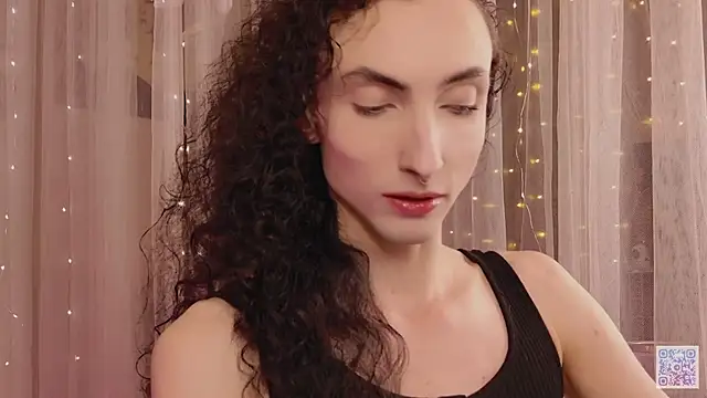 Snapshot of Queen_of_tease chatting on November 2025 05:17:02 PM Queen of tease online show from November 2025 05:17:02 PM