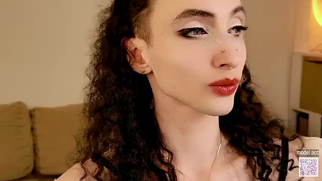 Snapshot of Queen_of_tease chatting on February 2026 11:02:01 PM Queen of tease online show from February 2026 11:02:01 PM