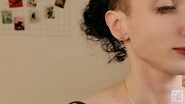 Snapshot of Queen_of_tease chatting on February 2026 07:34:01 PM Queen of tease online show from February 2026 07:34:01 PM