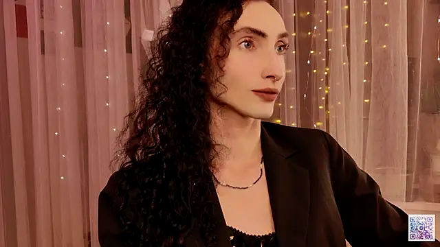 Snapshot of Queen_of_tease chatting on November 2025 06:52:02 PM Queen of tease online show from November 2025 06:52:02 PM