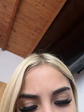 Babylovetiernax online show from April 2026 03:52:02 PM