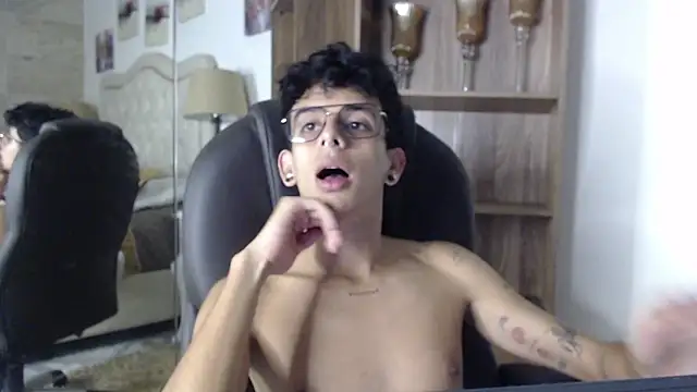 Ibratxandy online show from April 2026 05:30:01 PM