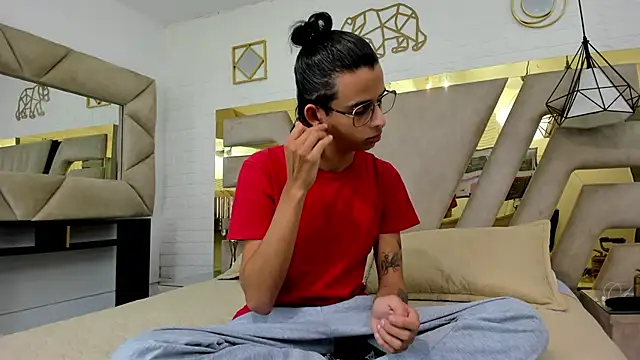 Ibratxandy online show from December 2025 07:02:02 PM