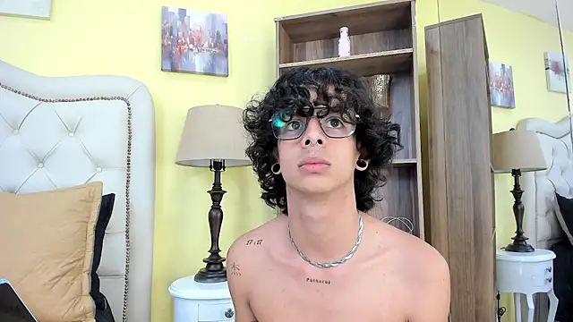 Ibratxandy online show from December 2025 06:45:02 PM