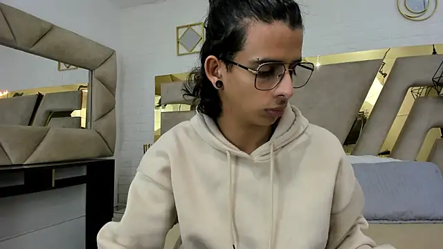 Ibratxandy online show from November 2025 07:03:01 PM