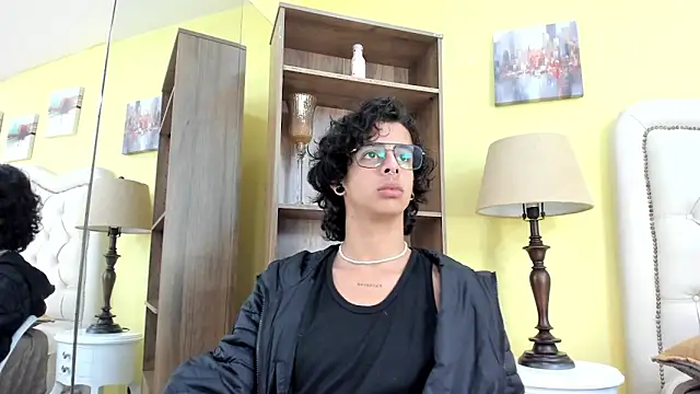 Ibratxandy online show from December 2025 07:15:02 PM