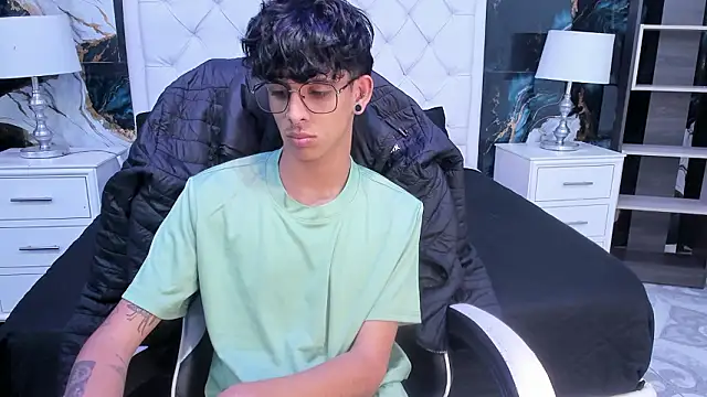 Ibratxandy online show from March 2026 02:39:02 PM