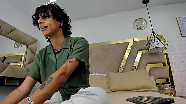 Ibratxandy online show from November 2025 06:35:02 PM