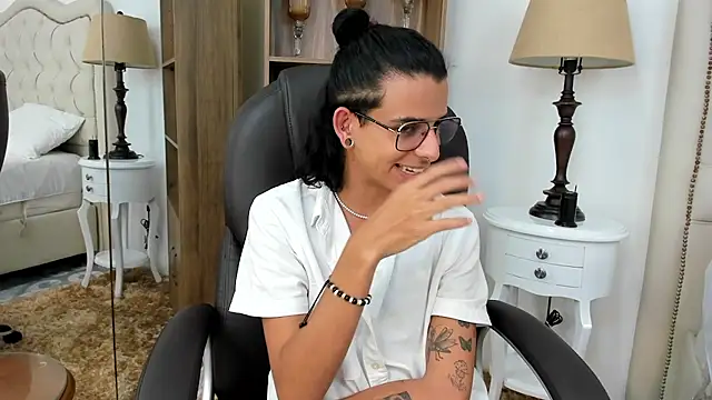 Ibratxandy online show from February 2026 09:15:01 PM