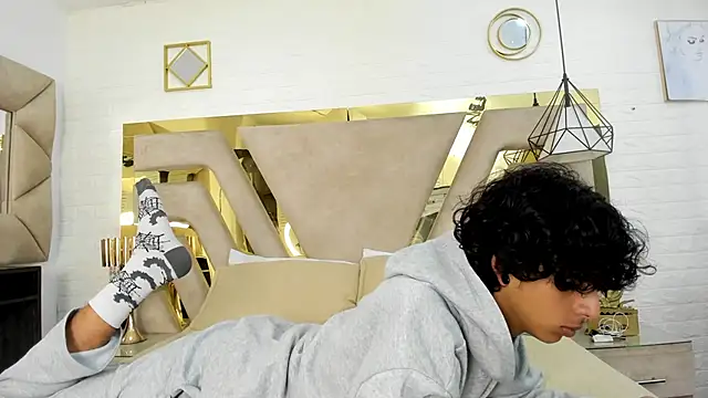 Ibratxandy online show from October 2025 07:01:02 PM