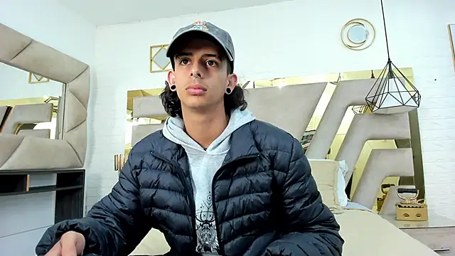 Ibratxandy online show from November 2025 06:11:01 PM