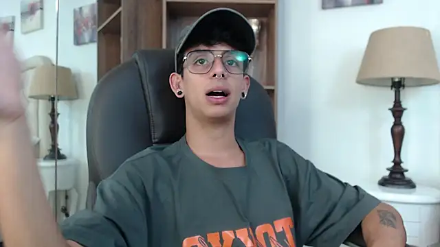 Ibratxandy online show from May 2026 07:06:02 PM