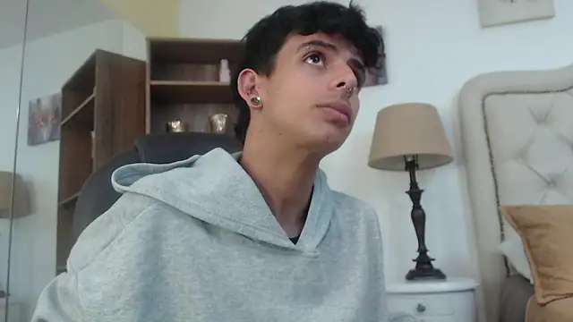 Ibratxandy online show from April 2026 07:00:02 PM