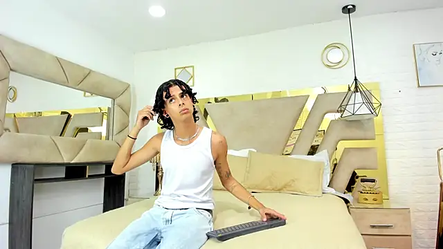 Ibratxandy online show from November 2025 06:44:02 PM