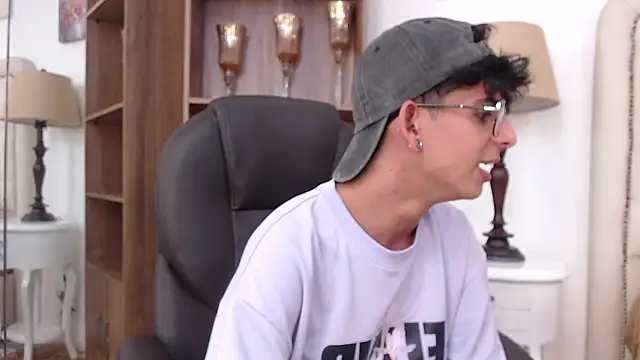 Ibratxandy online show from March 2026 06:58:01 PM